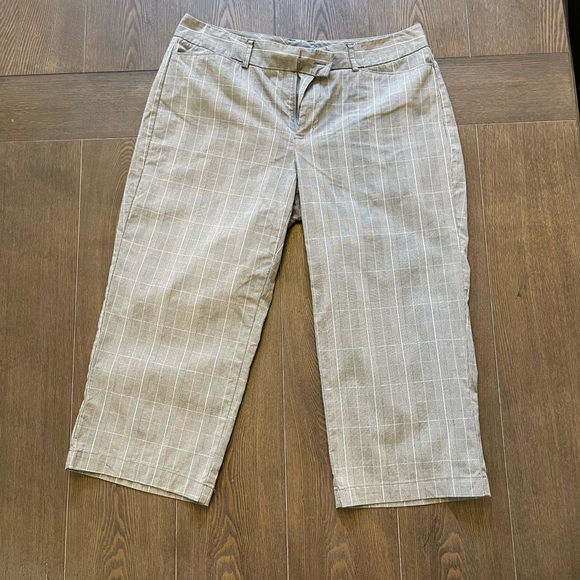 Dockers Pants - Dockers Women’s Capri Plaid Pants.  Size 12P